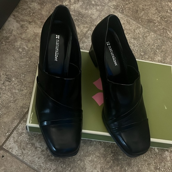 Rollo black Naturalizer shoes size 7 1/2.  Great condition like new still in box - Picture 1 of 6